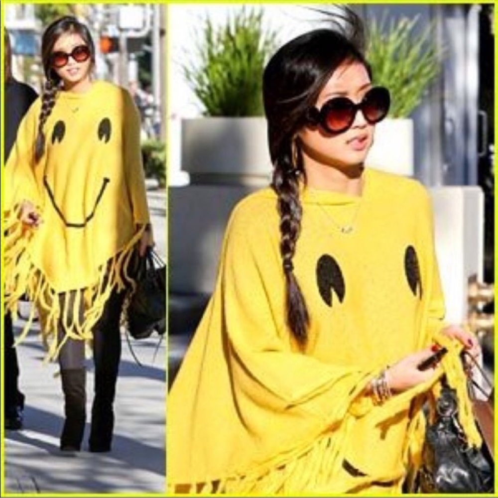 NWOT Wildfox White Label Yellow Smiley Face Fringe Poncho - Picture 6 of 6
